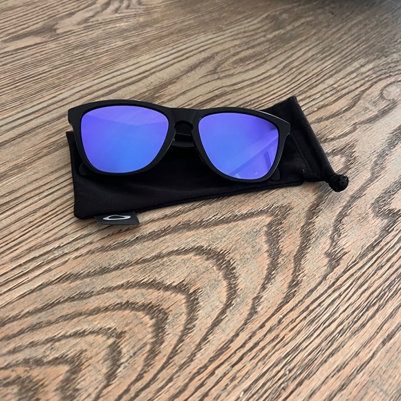 Oakley Frogskin Prizim black frame purple lense women’s - Picture 2 of 6